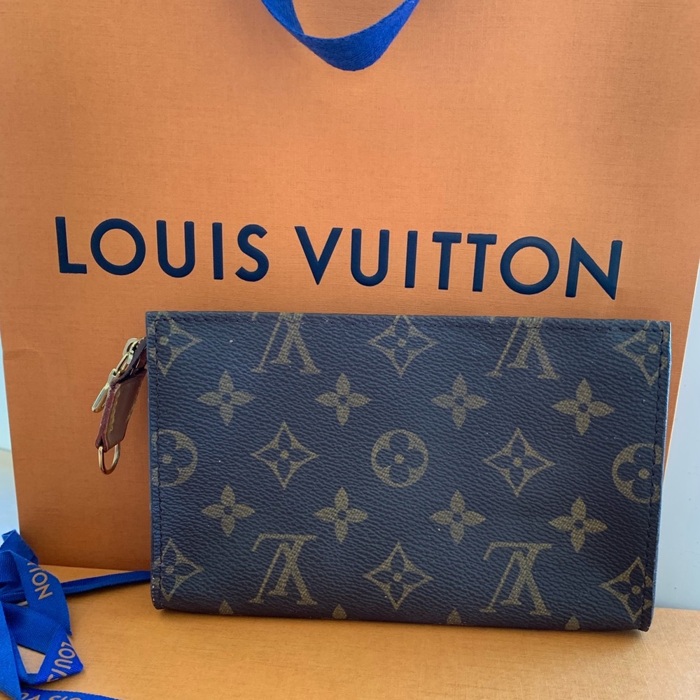 💯 Authentic Louis Vuitton Toilette 17” Pouch
